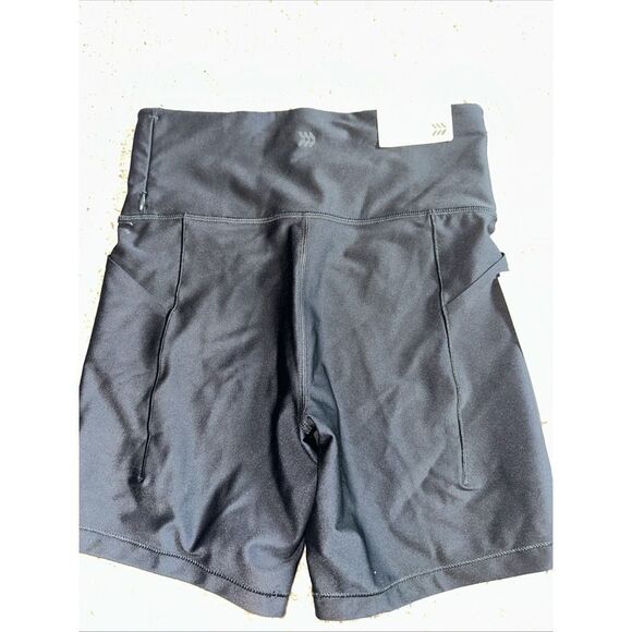Womens NWT- All In Motion- effortless biker, short- Black size small - 6" Inseam - Picture 2 of 6